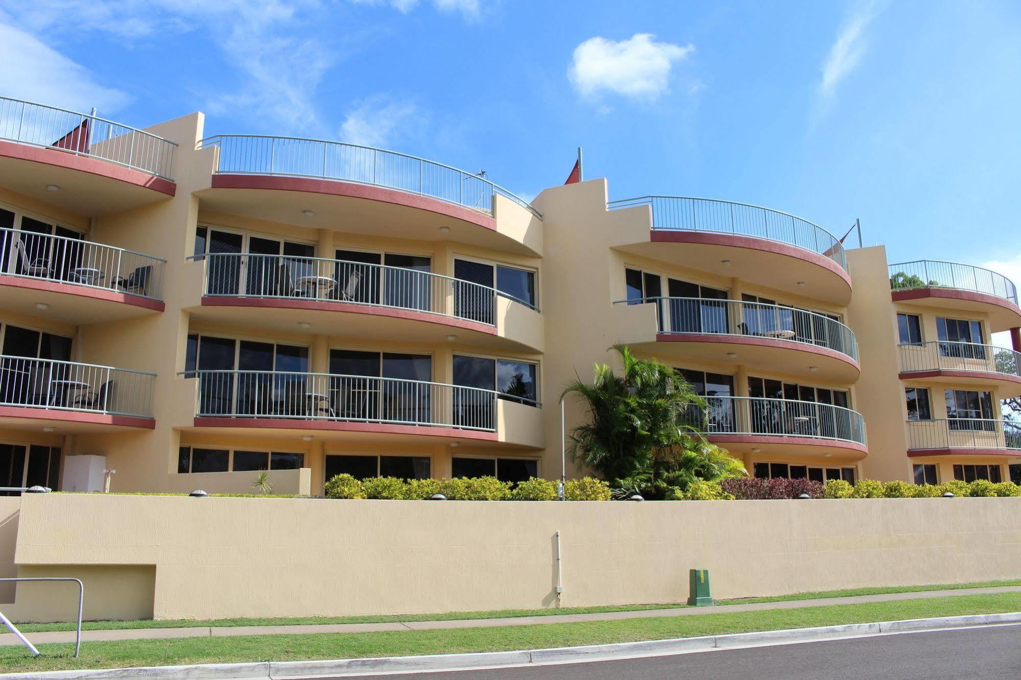 Alexander Beachfront Apartments Hervey Bay Exterior foto