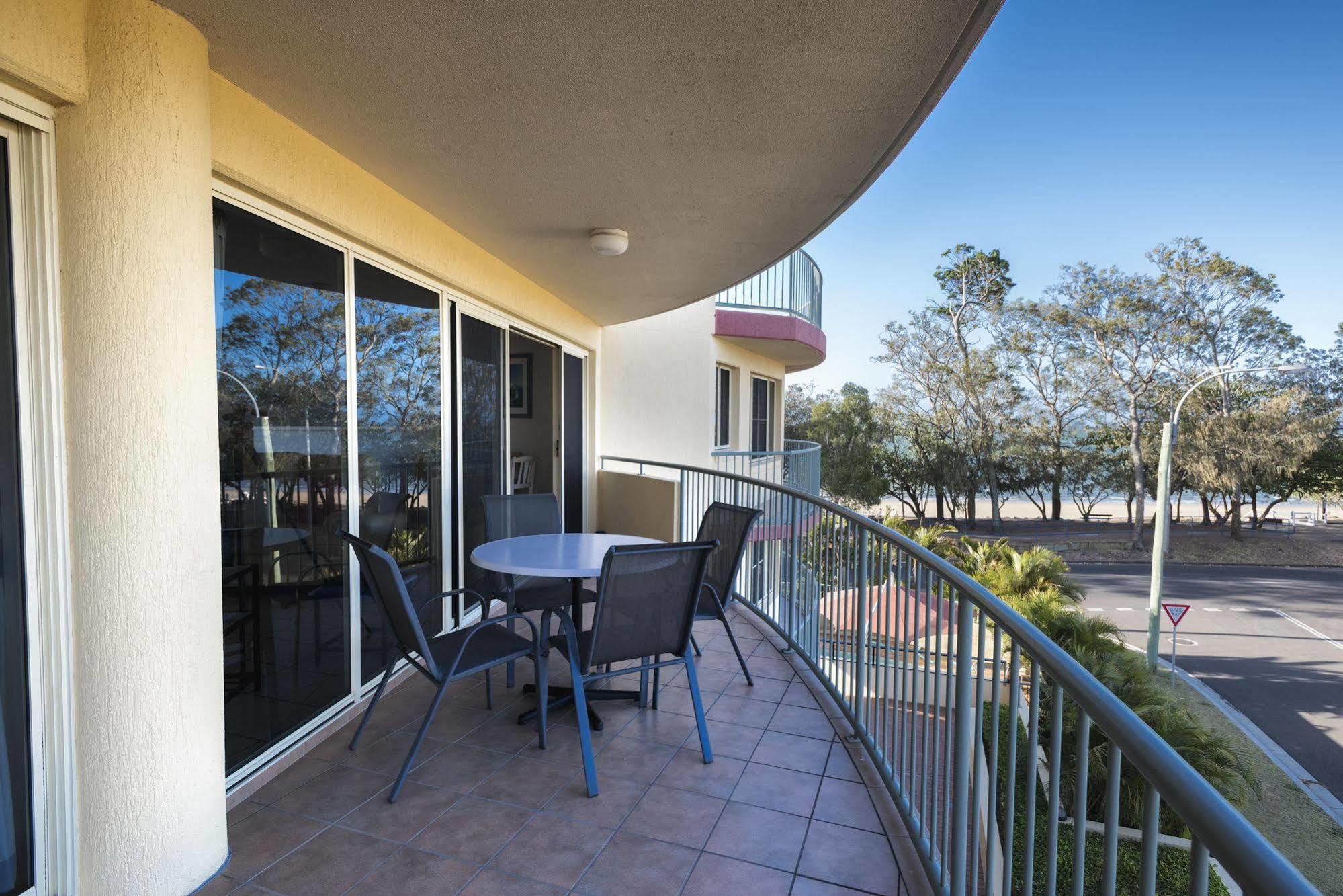 Alexander Beachfront Apartments Hervey Bay Exterior foto