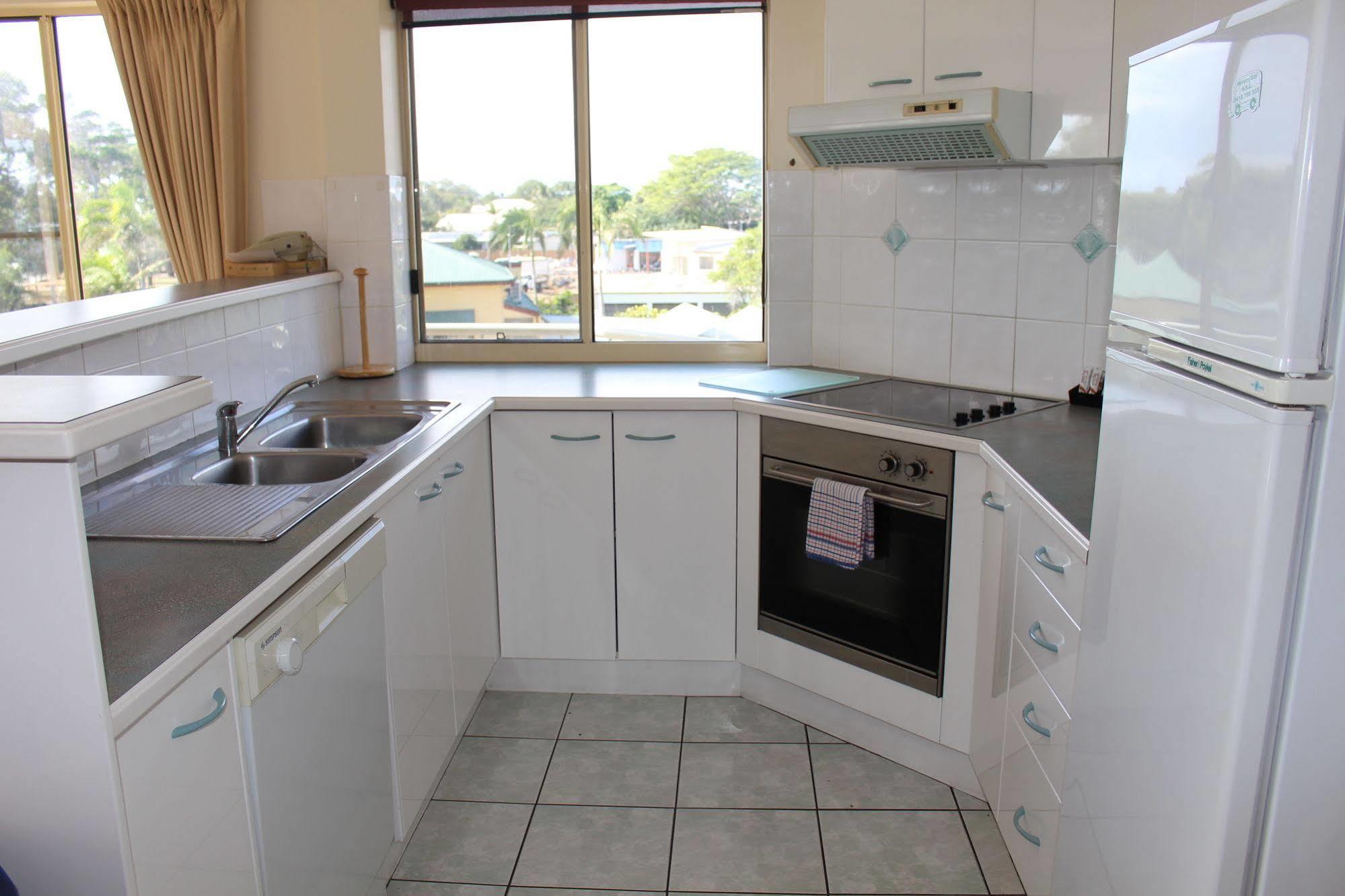 Alexander Beachfront Apartments Hervey Bay Exterior foto