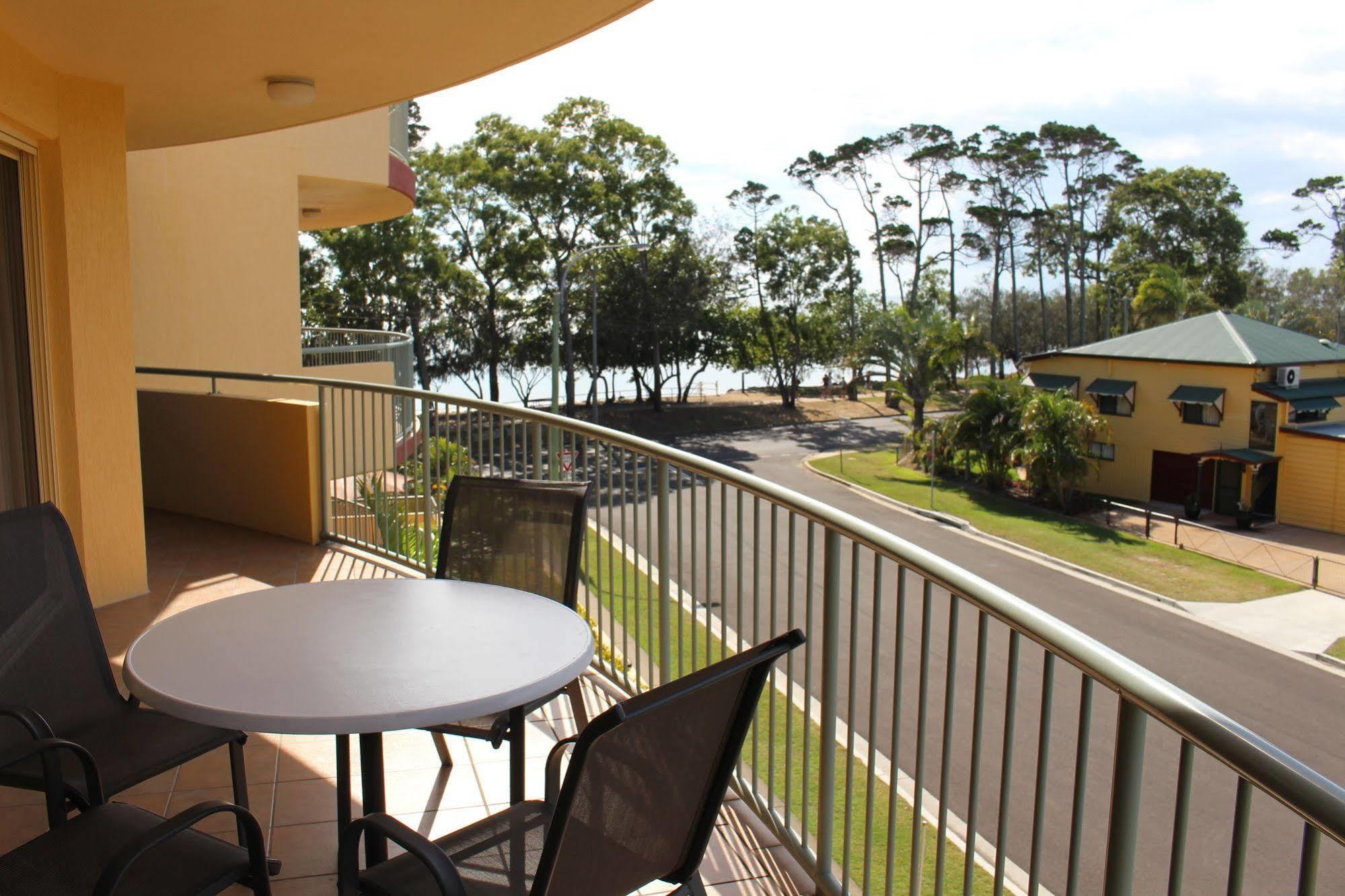 Alexander Beachfront Apartments Hervey Bay Exterior foto