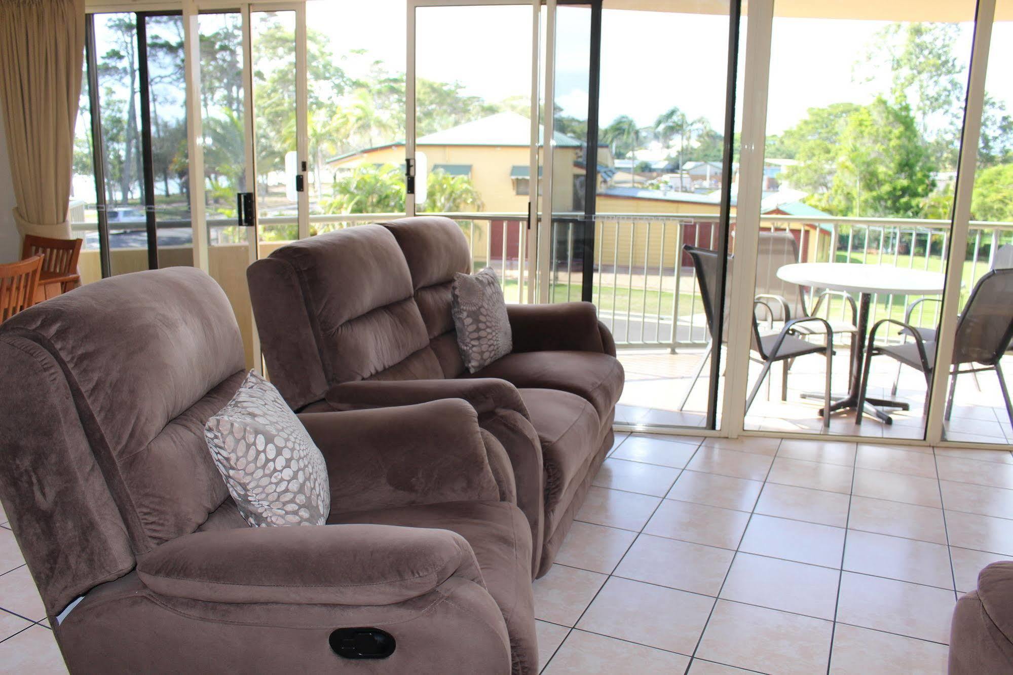 Alexander Beachfront Apartments Hervey Bay Exterior foto