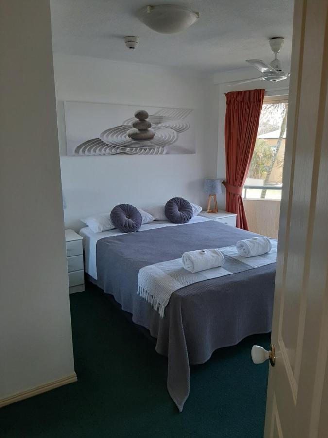 Alexander Beachfront Apartments Hervey Bay Exterior foto
