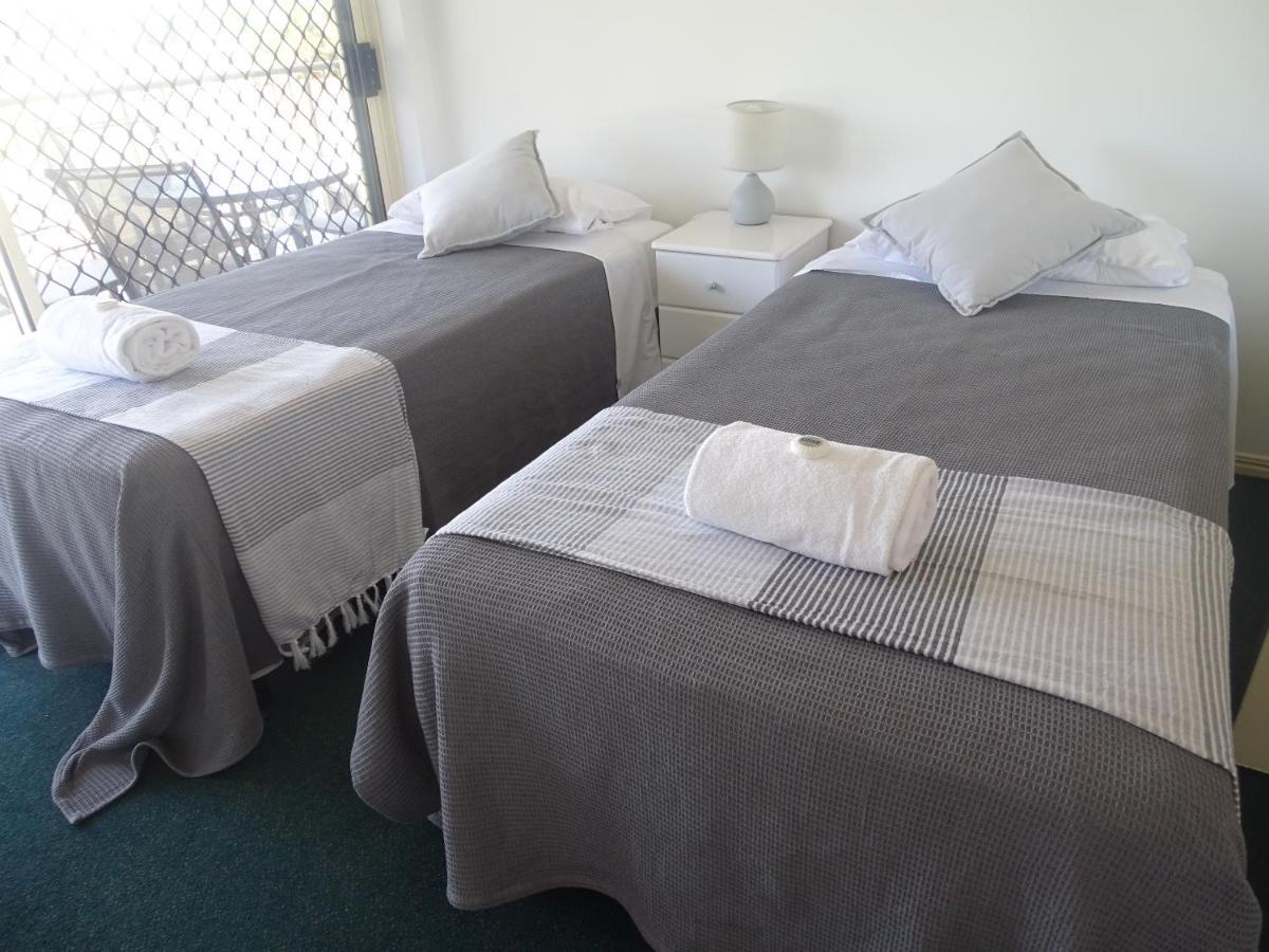 Alexander Beachfront Apartments Hervey Bay Exterior foto