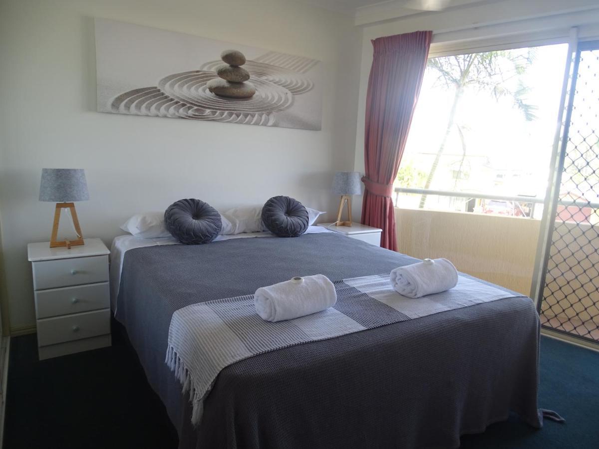 Alexander Beachfront Apartments Hervey Bay Exterior foto
